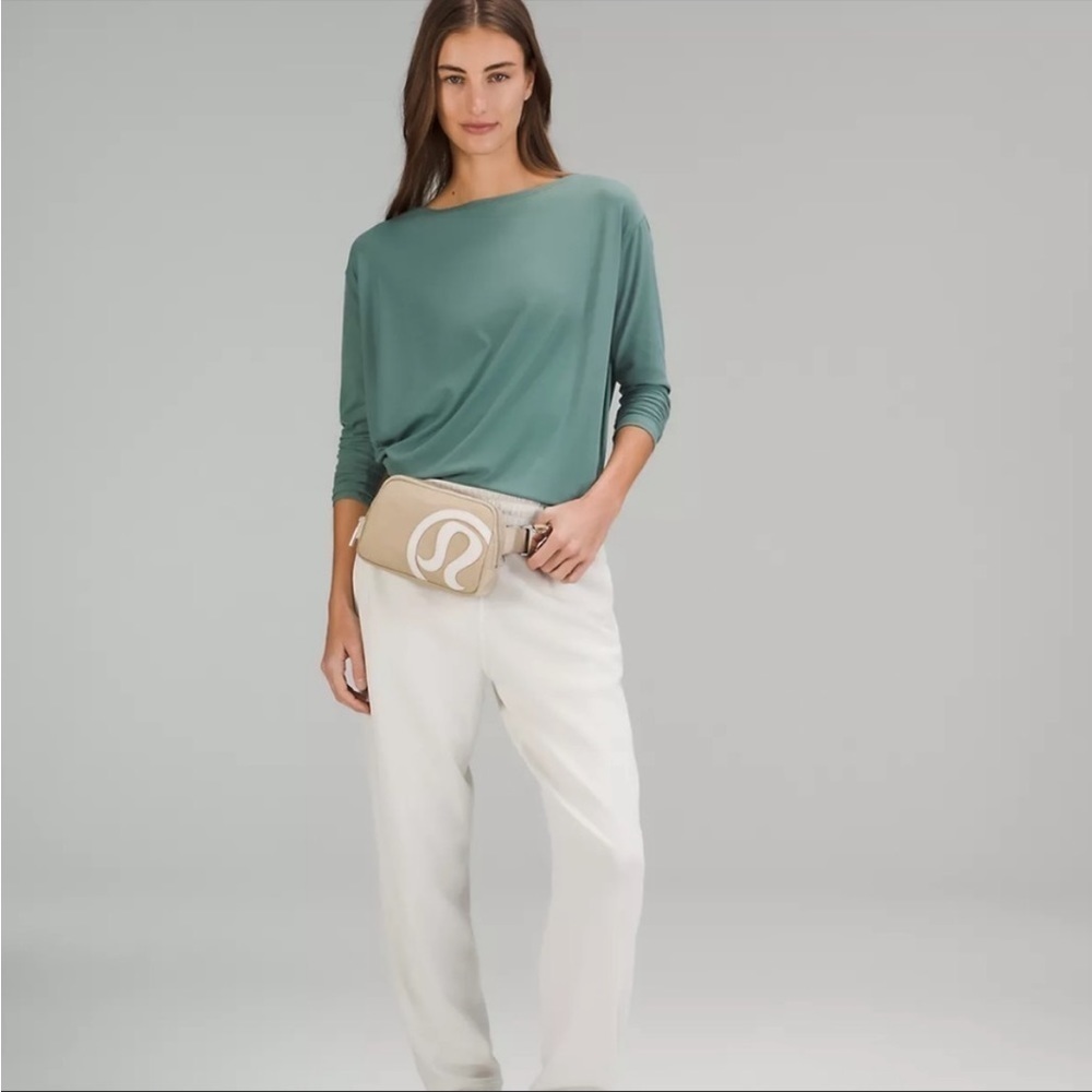 LULULEMON ✨ NwT ✨ Trench Opal Everywhere Belt Bag​​​​​​ - Picture 2 of 5